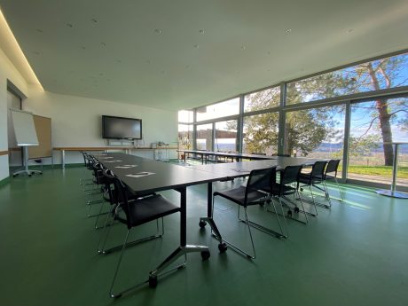 Blick in den Seminarraum im Neubau