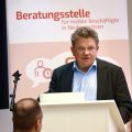 Minister Dr. Andreas Philippi spricht am Rednerpult