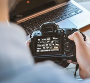 ein Fotoapparat mit diversen Einstellungen