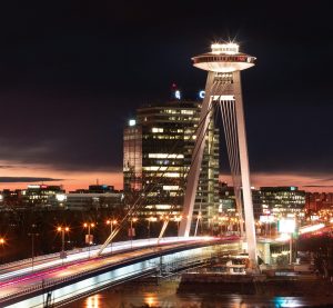 Blick auf das nächtliche Bratislava