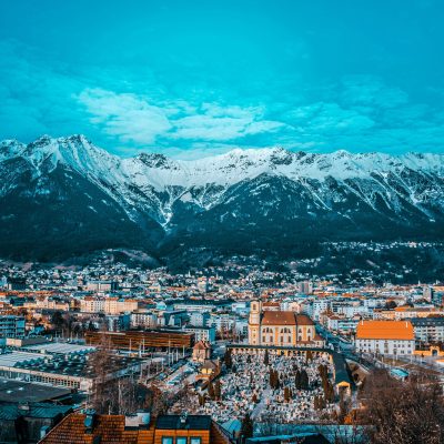 Blick auf Innsbruck mit den Bergen im Hintergrund