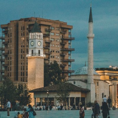 Skanderbeg-Platz in Tirana (Albanien), Blick auf den Uhrturm (Kulla e Sahatit)