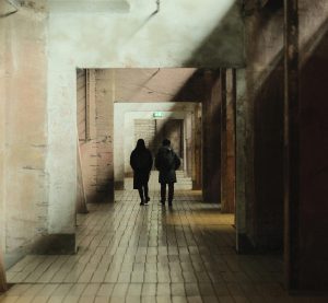 Weg und Gänge mit Licht- und Schattenspiel im Inneren der Völklinger Hütte