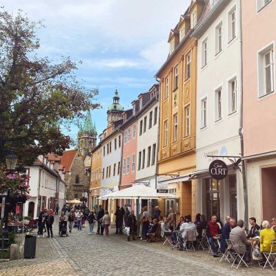 Blick in eine Fußgängerzone in der Naumburger Altstadt
