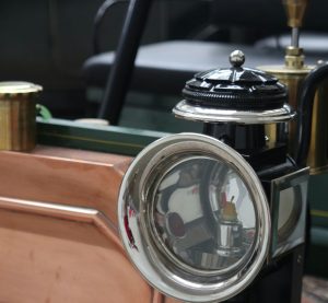 ein alter Automobilscheinwerfer