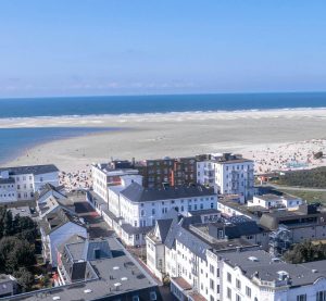 Blick auf Borkum und den Strand