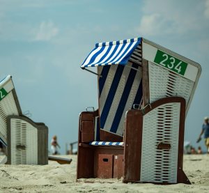 Strandkörbe am Meer