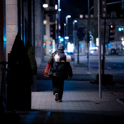 eine wohnungslose Person