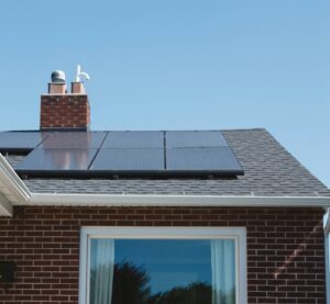 Solarpaneele auf einem Hausdach